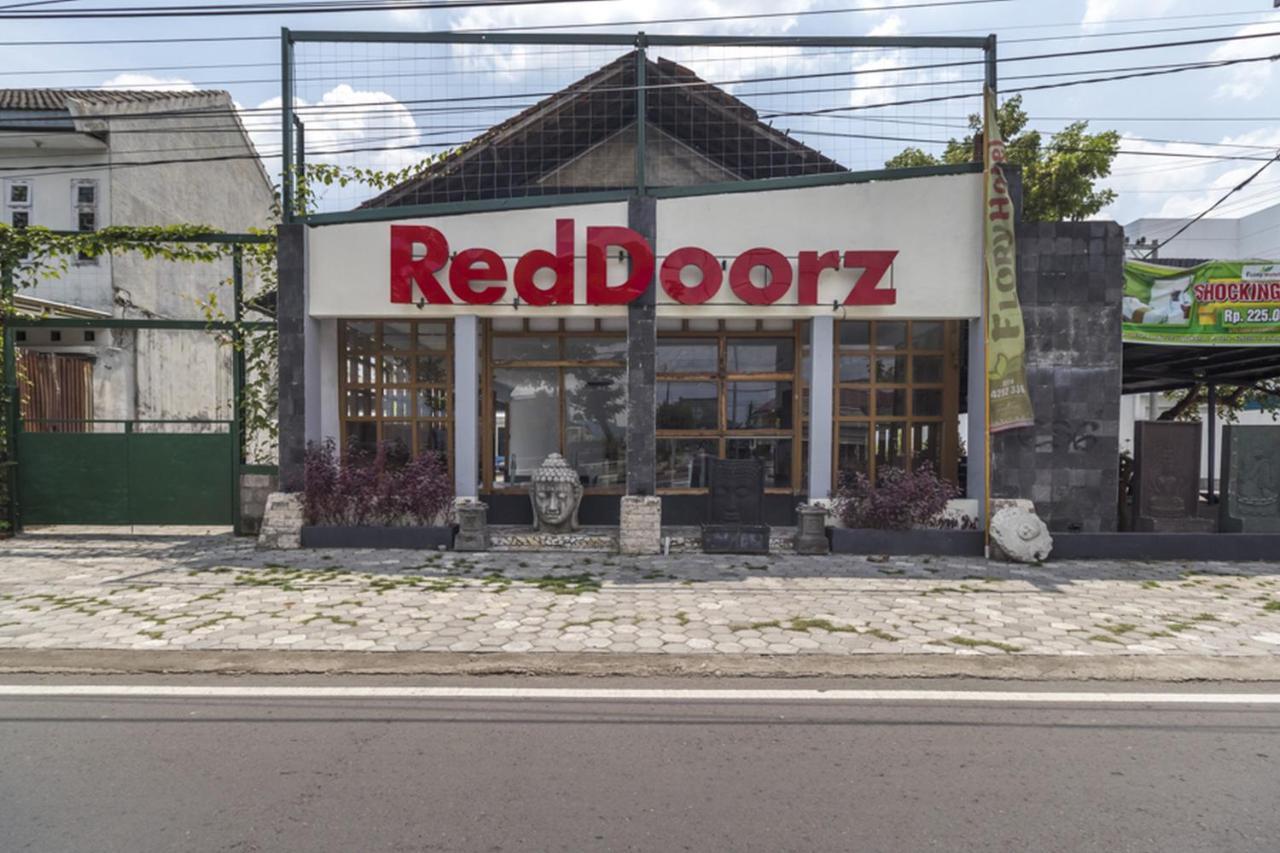 Reddoorz Plus @ Flory Hotel Yogyakarta Exterior foto