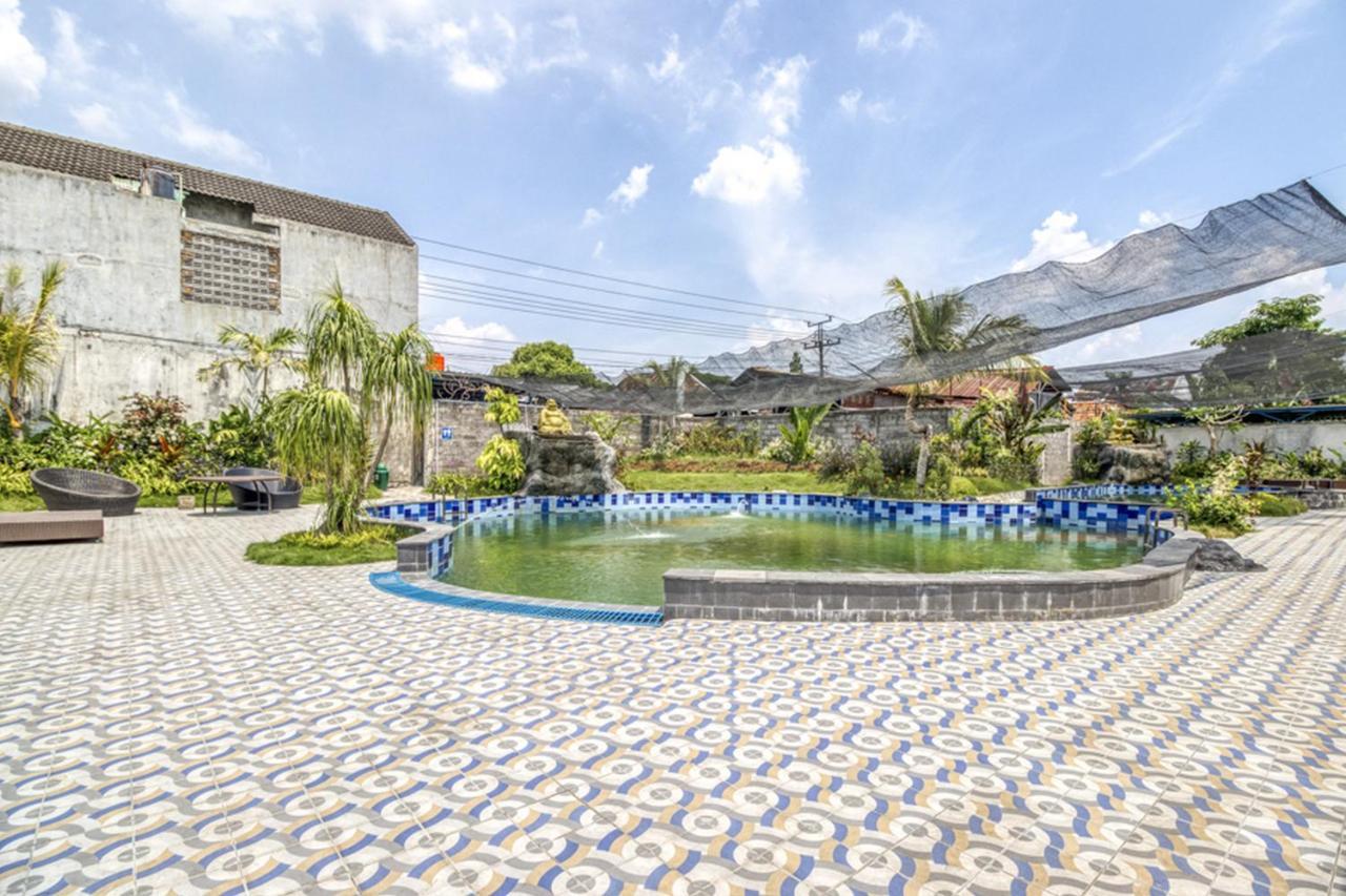 Reddoorz Plus @ Flory Hotel Yogyakarta Exterior foto