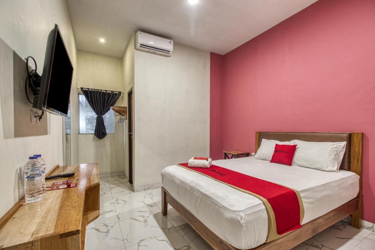Reddoorz Plus @ Flory Hotel Yogyakarta Exterior foto