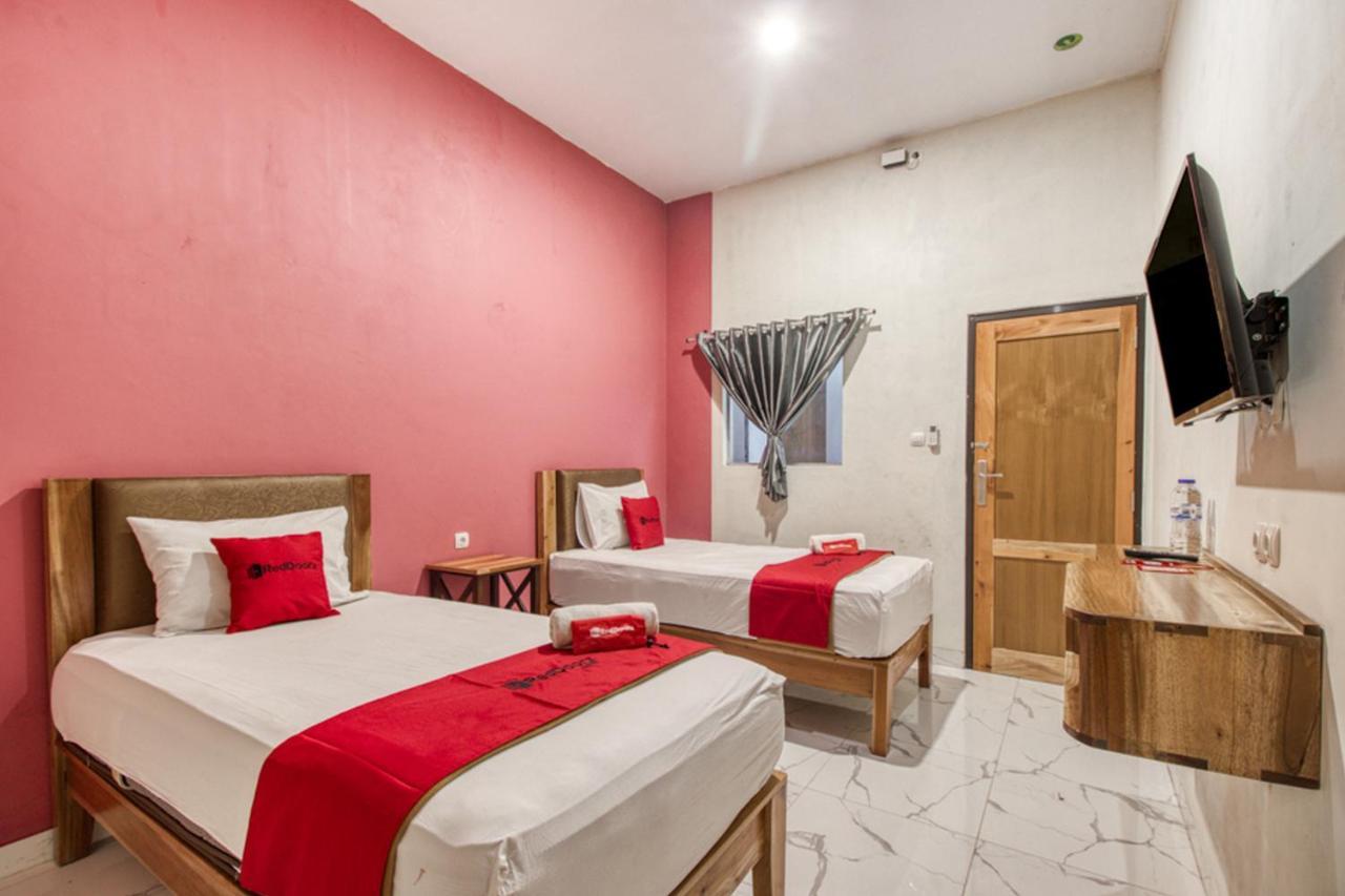 Reddoorz Plus @ Flory Hotel Yogyakarta Exterior foto